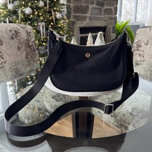 lululemon Black and Silver City Essentials 3L Bag